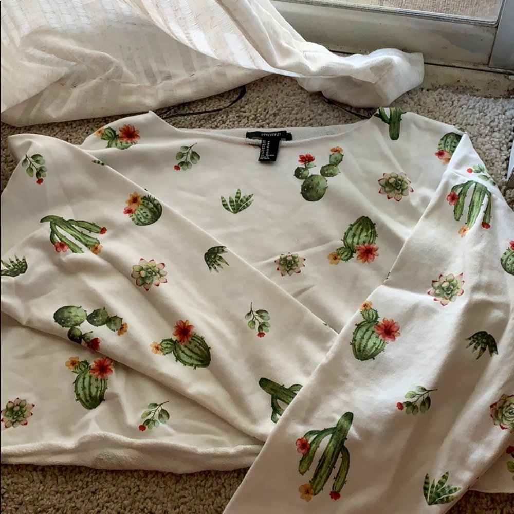 Long sleeve plant crop top